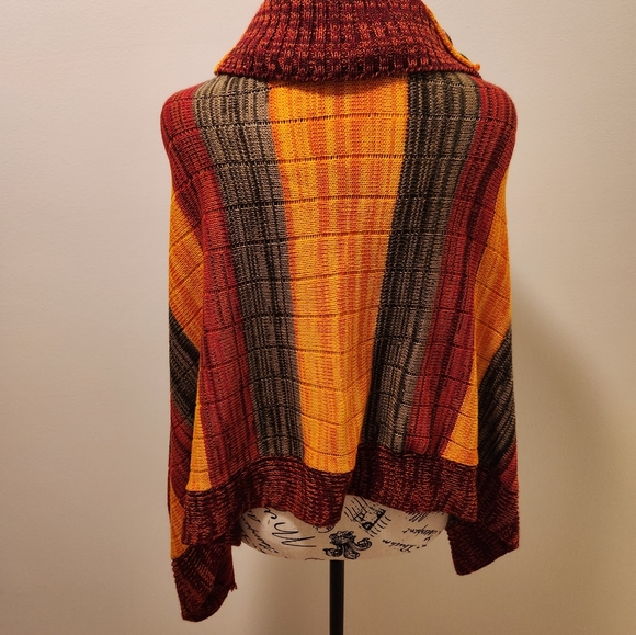 Sweater poncho size small - Picture 2 of 4